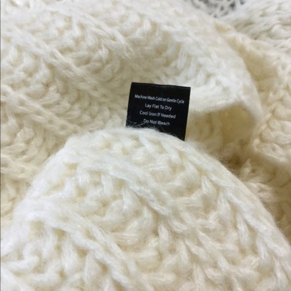 POL Oversized Chunky Knit V Neck Sweater In Ivory - Picture 12 of 12